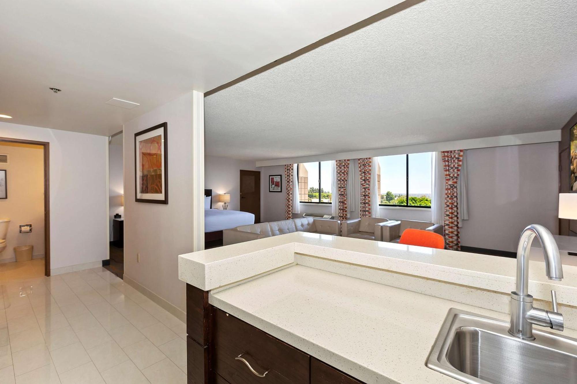Hotel Doubletree By Hilton Whittier Exteriér fotografie