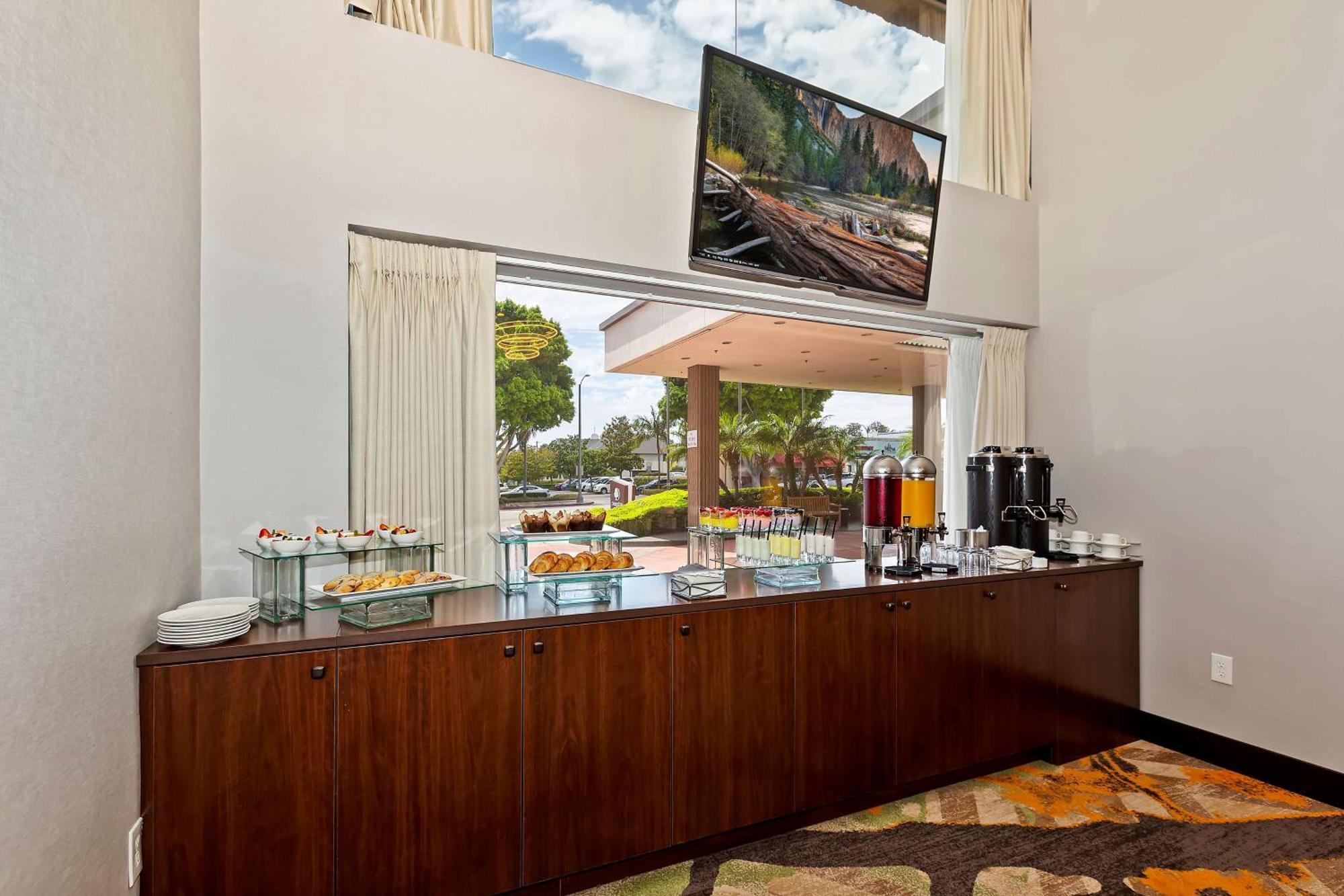 Hotel Doubletree By Hilton Whittier Exteriér fotografie