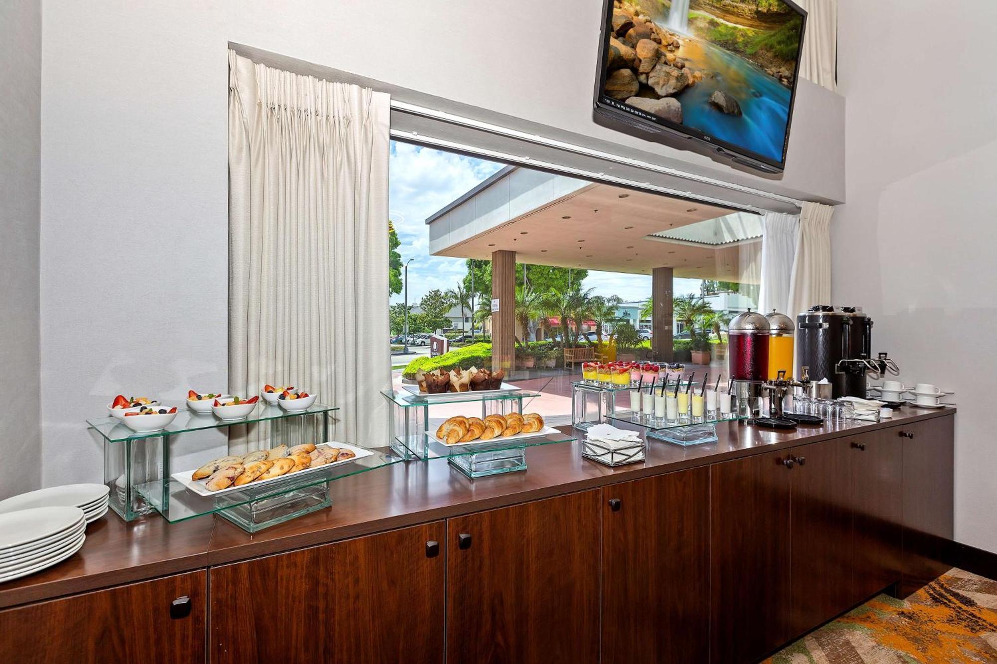 Hotel Doubletree By Hilton Whittier Exteriér fotografie