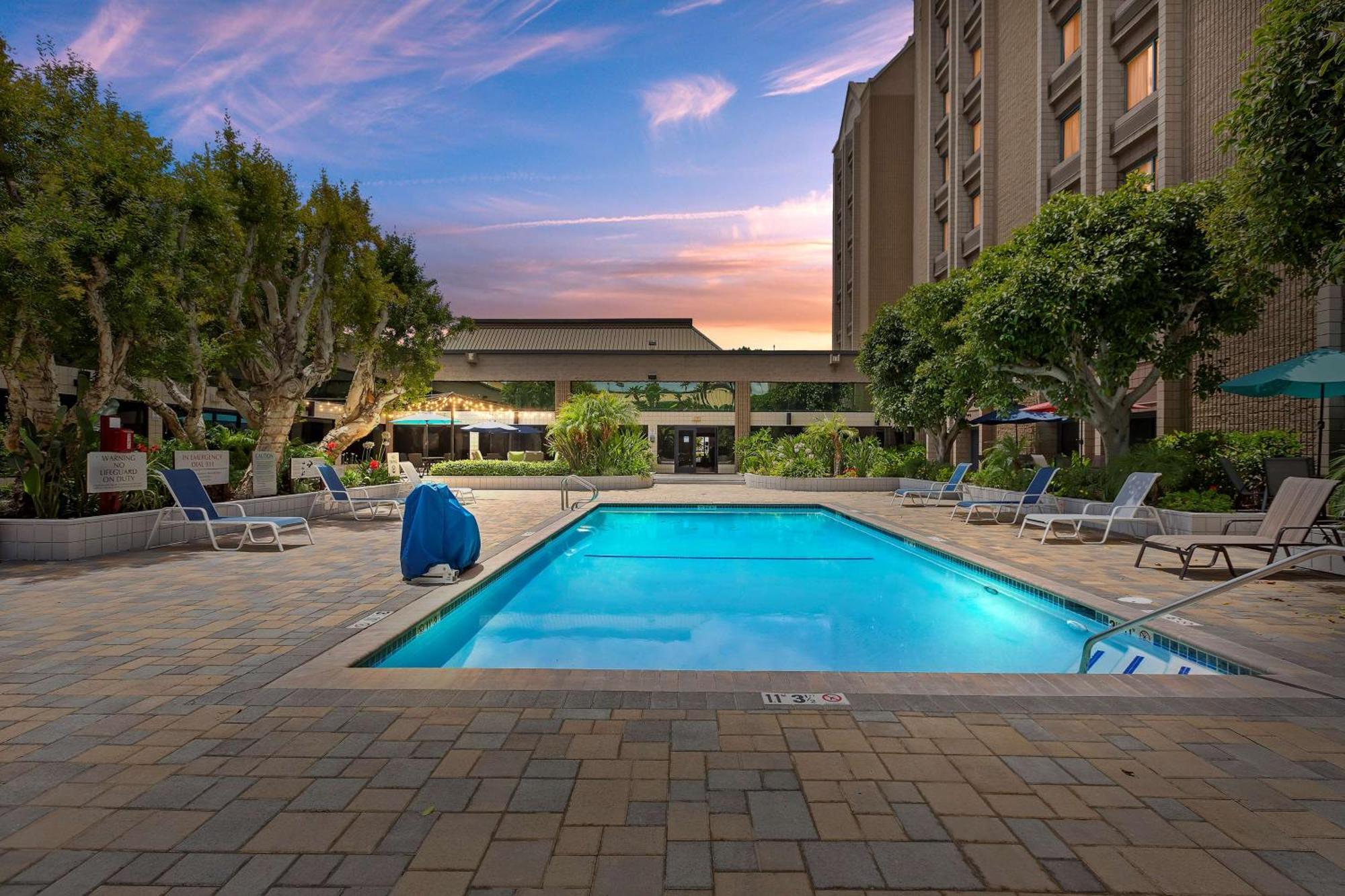 Hotel Doubletree By Hilton Whittier Exteriér fotografie